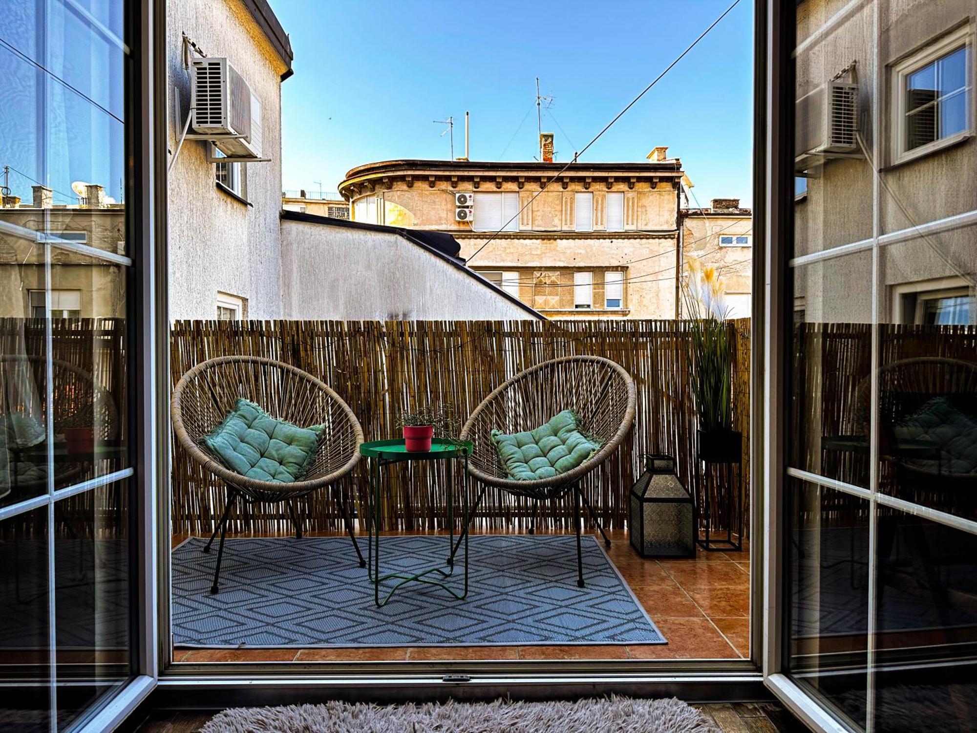 Апартаменти Family Penthouse Old Town Heart Renovated Белград Екстер'єр фото
